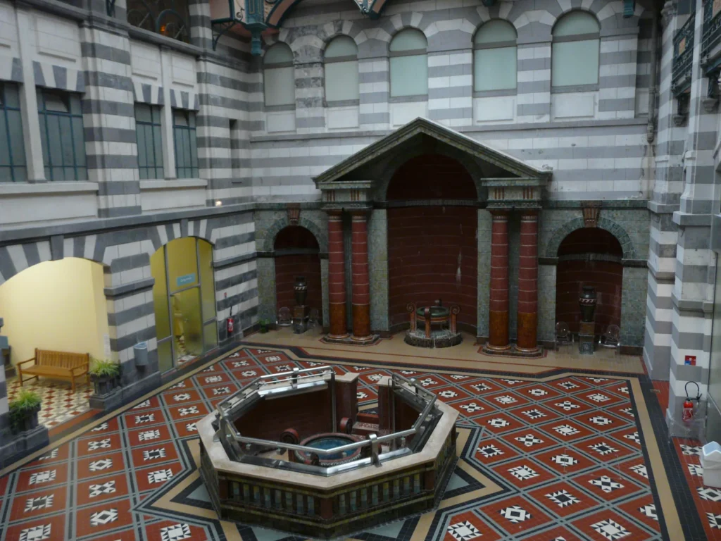 Intérieur des thermes du Mont-Dore