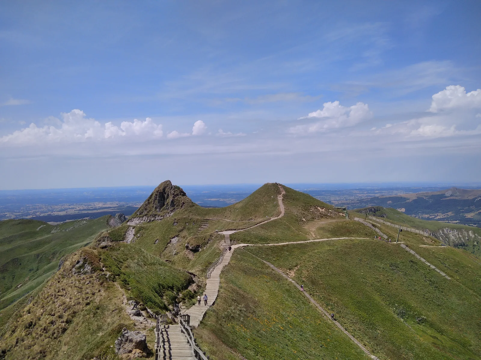 Chemins et reliefs du massif du Sancy pour les activités de pleine nature